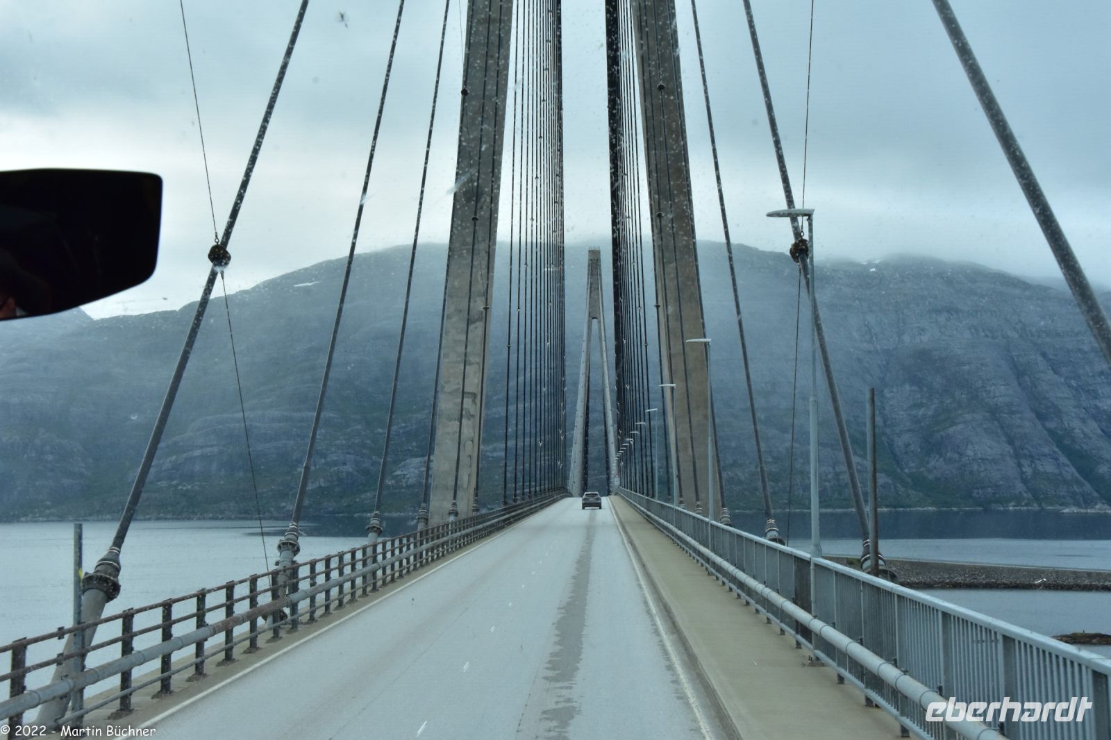 Helgelandsbrücke über den Leirfjorden an der Helgelandskysten