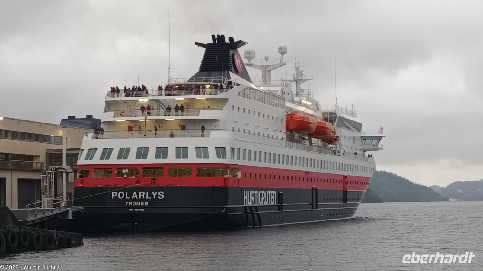 Hurtigruten M/S Polarlys in Bergen vor Abfahrt ins 2.500 km entfernte Kirkenes (Postschiffe)