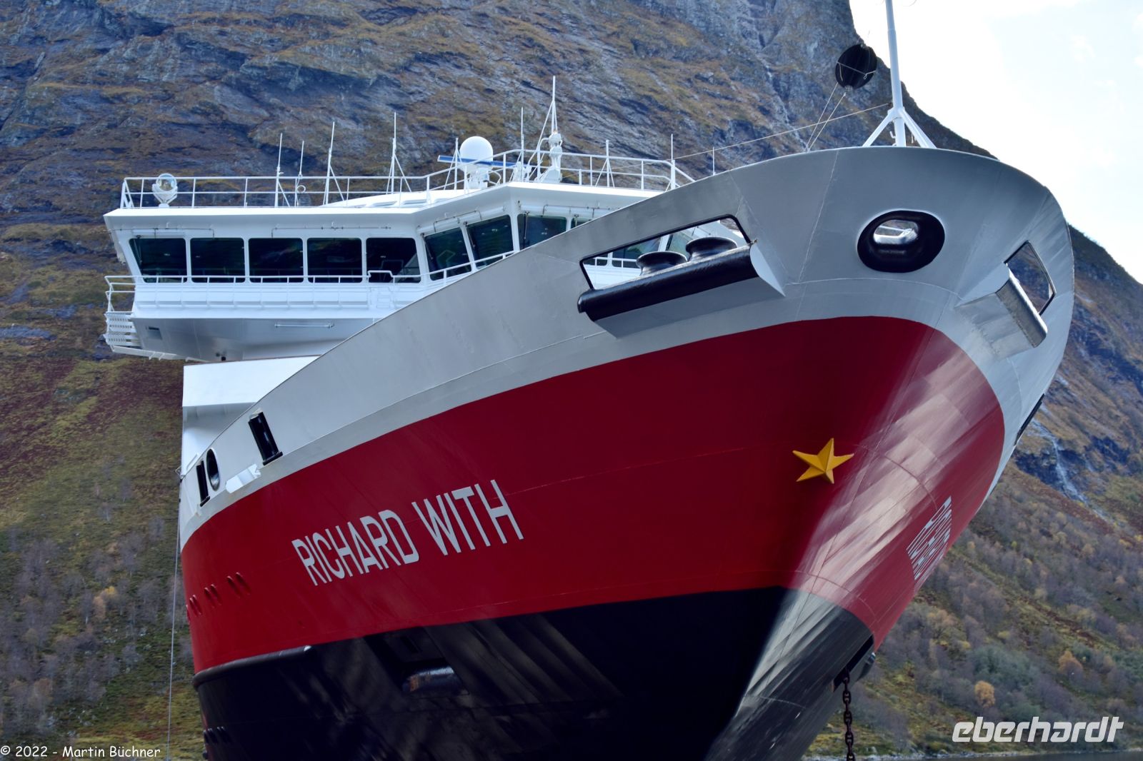 M/S Richard With in Urke am Norangsfjord (Hjørundfjord, Storfjord)