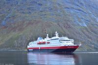 Hurtigruten - Postschiff - M/S Richard With im Norangsfjord (Hjørundfjord, Storfjord)