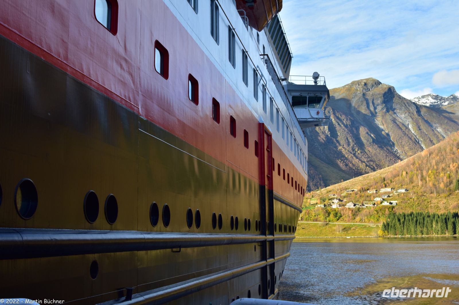 Hurtigruten - Postschiff - M/S Richard With im Norangsfjord (Hjørundfjord, Storfjord)