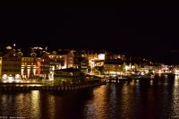 Nach erstem leichten Polarlicht über der offenen Seestrecke Hustadvika erreichen wir spät in der Nacht die Klippfischstadt Kristiansund