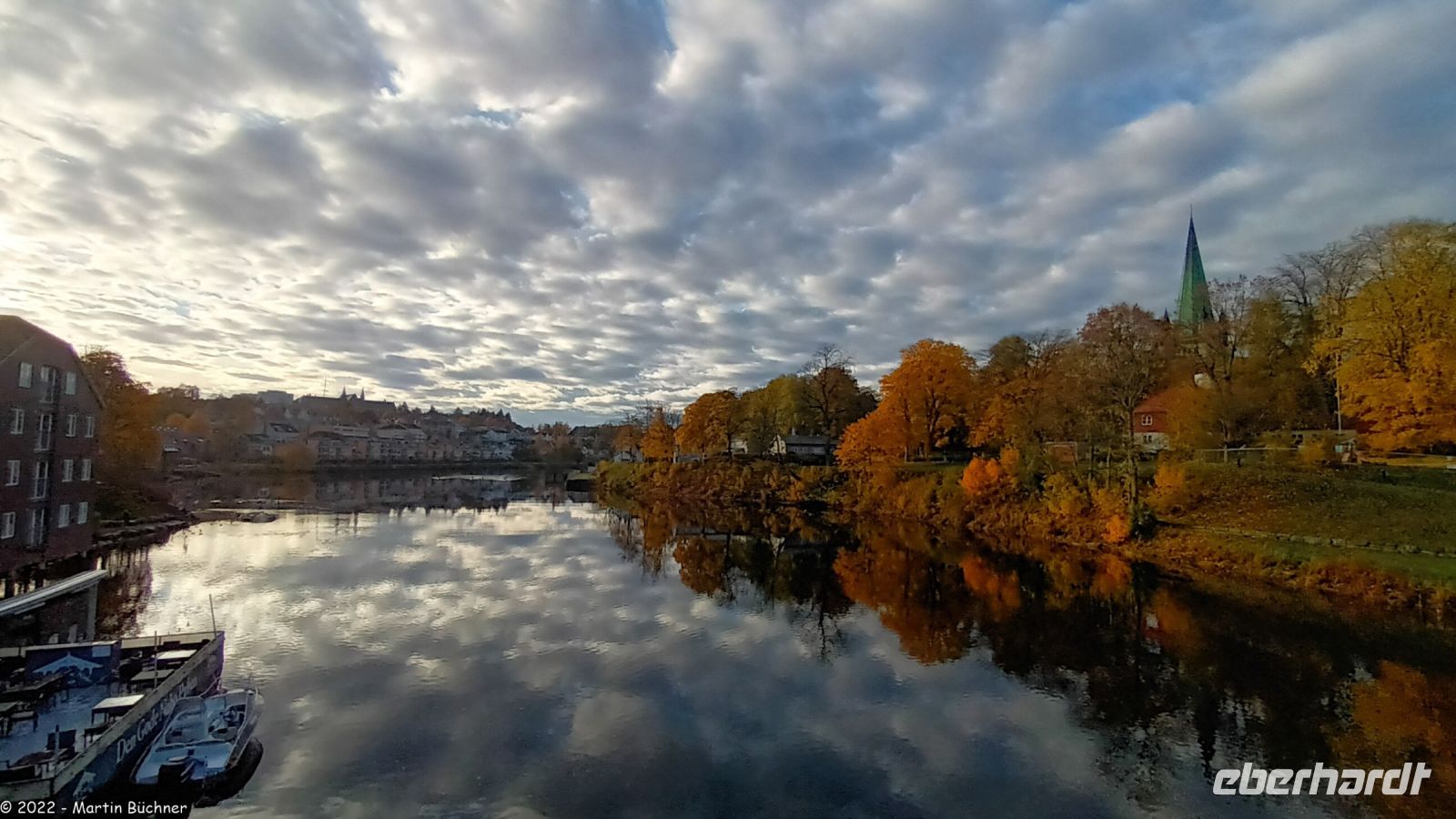 Herbststimmung - Indian Summer am Nidelven in Trondheim