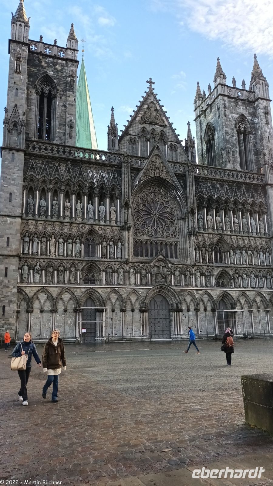 Westfassade des gotischen Nidarosdoms von Trondheim - Ziel des Olav-Pilgerwegs