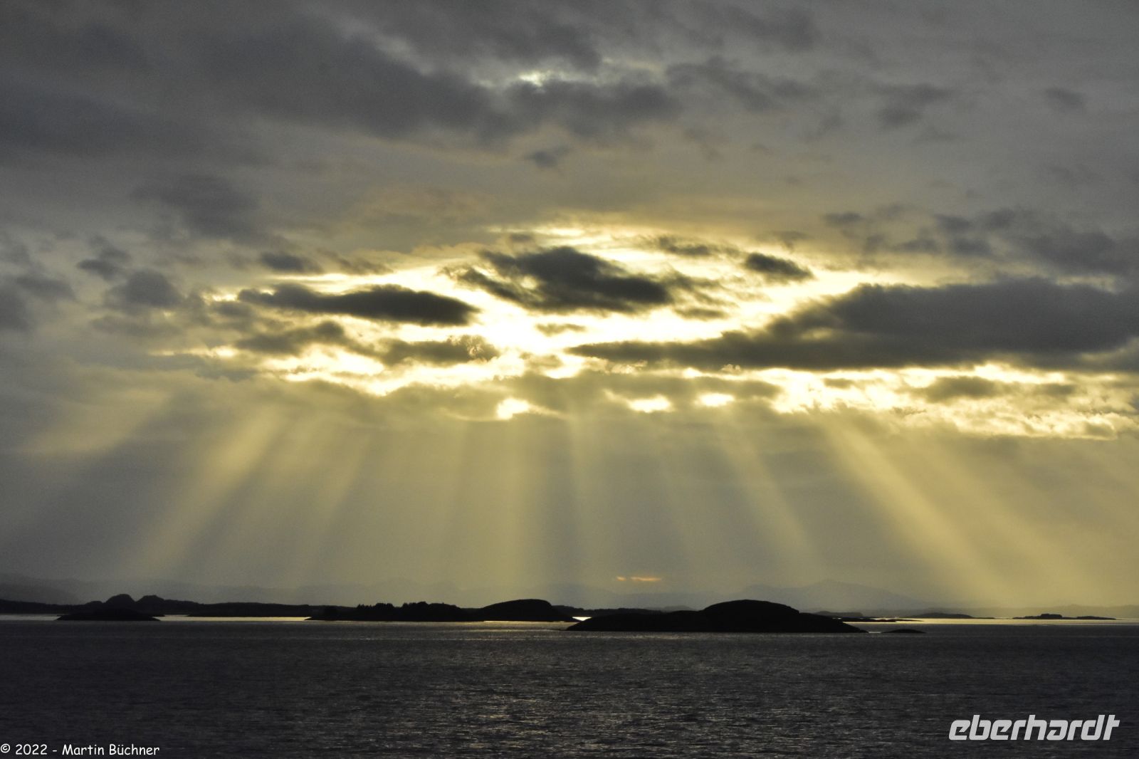 Insel-Archipel im Tarvafjord (Teilgebiet des Frohavet)
