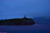 Die Insel Viking markiert mit ihrem Globus den nördlichen Polarkreis