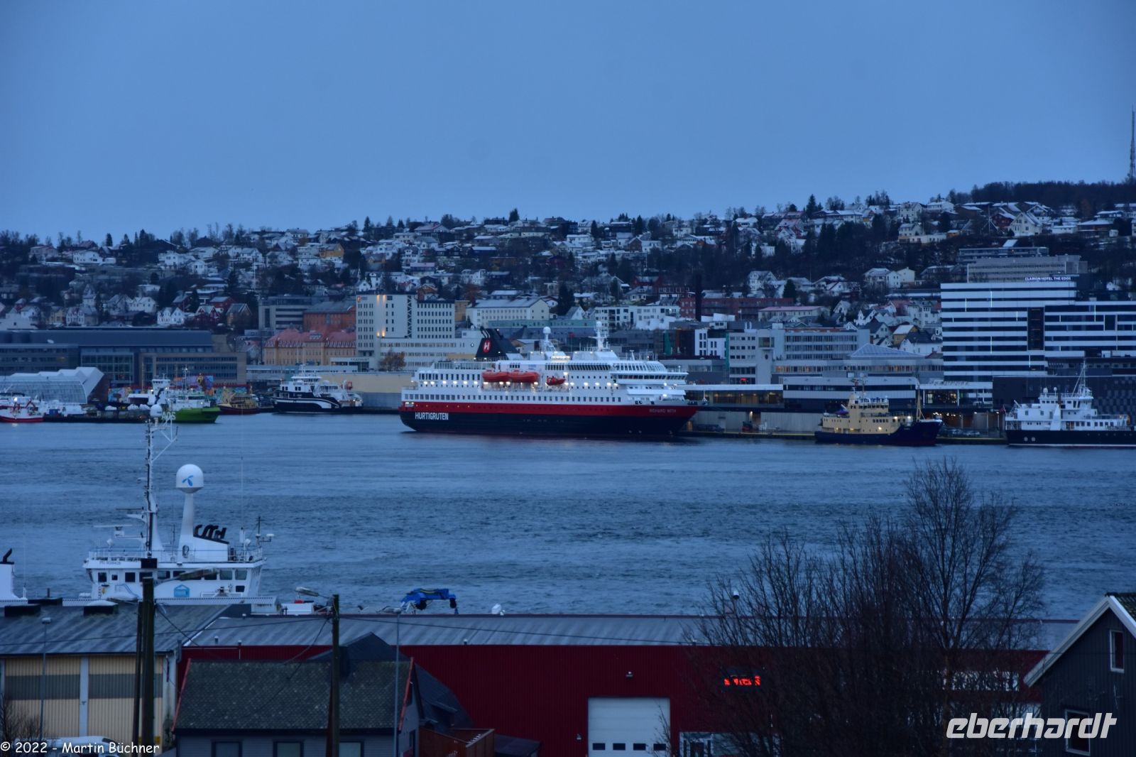 Blick von Tromsdalen zur Insel Tromsøya (Tromsø)