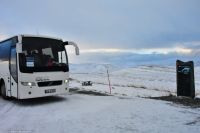 Vor uns liegt die Nordkapp-Halbinsel eingerahmt vom Tufjord (links) und Vestfjord (rechts) - der Nordkapp-Globus liegt exakt 12.695 Meter von diesem Punkt entfernt!