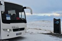 Vor uns liegt die Nordkapp-Halbinsel eingerahmt vom Tufjord (links) und Vestfjord (rechts) - der Nordkapp-Globus liegt exakt 12.695 Meter von diesem Punkt entfernt!