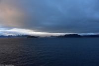 Sørøysund vor Hammerfest mit der Insel Håja (links)