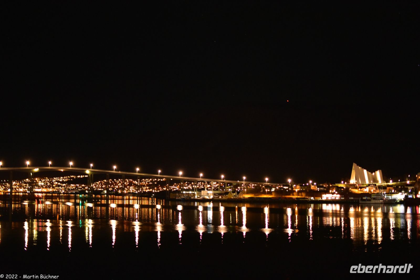 Mitternachtseinfahrt in Tromsø