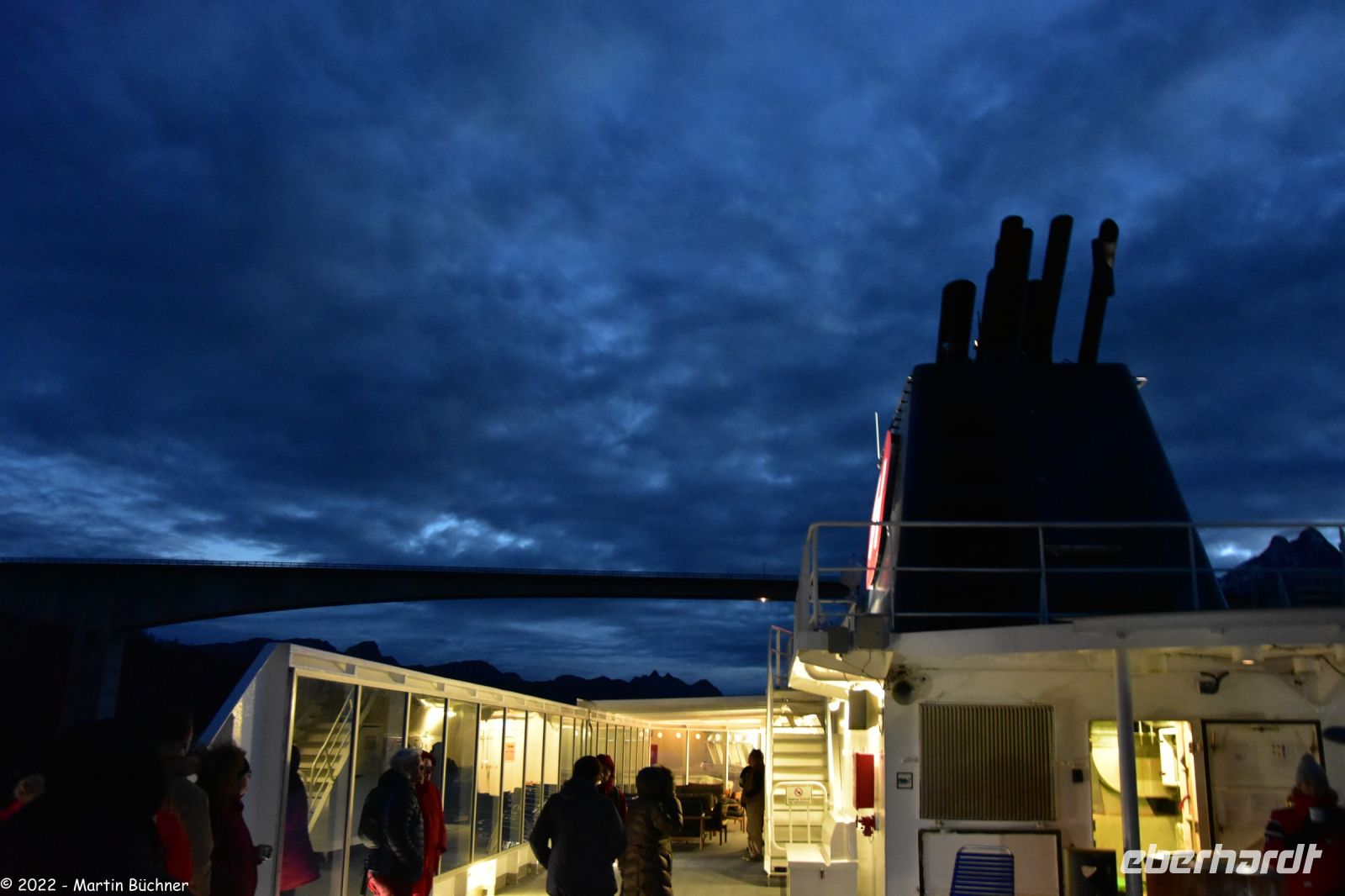 Raftsund - die 26 km lange Wasserstraße trennt die Insel Hinnøya im Vesterålen Archipel von der Insel Austvågøya auf im Lofoten Archipel