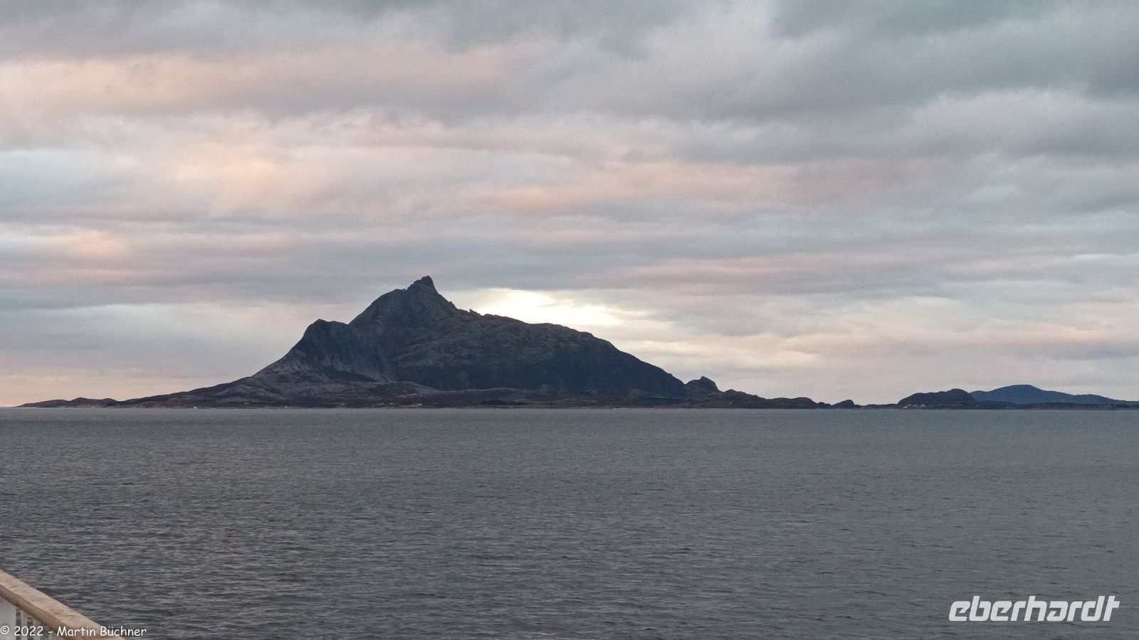 Der Hestmannen - Hestmannenfjell - der Reiter auf seinem Pferd auf der Insel Hestmona