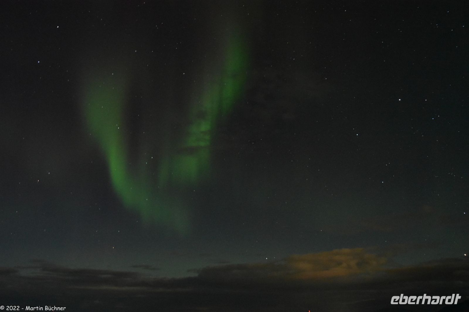 Polarlicht über der offenen Seestrecke Folda