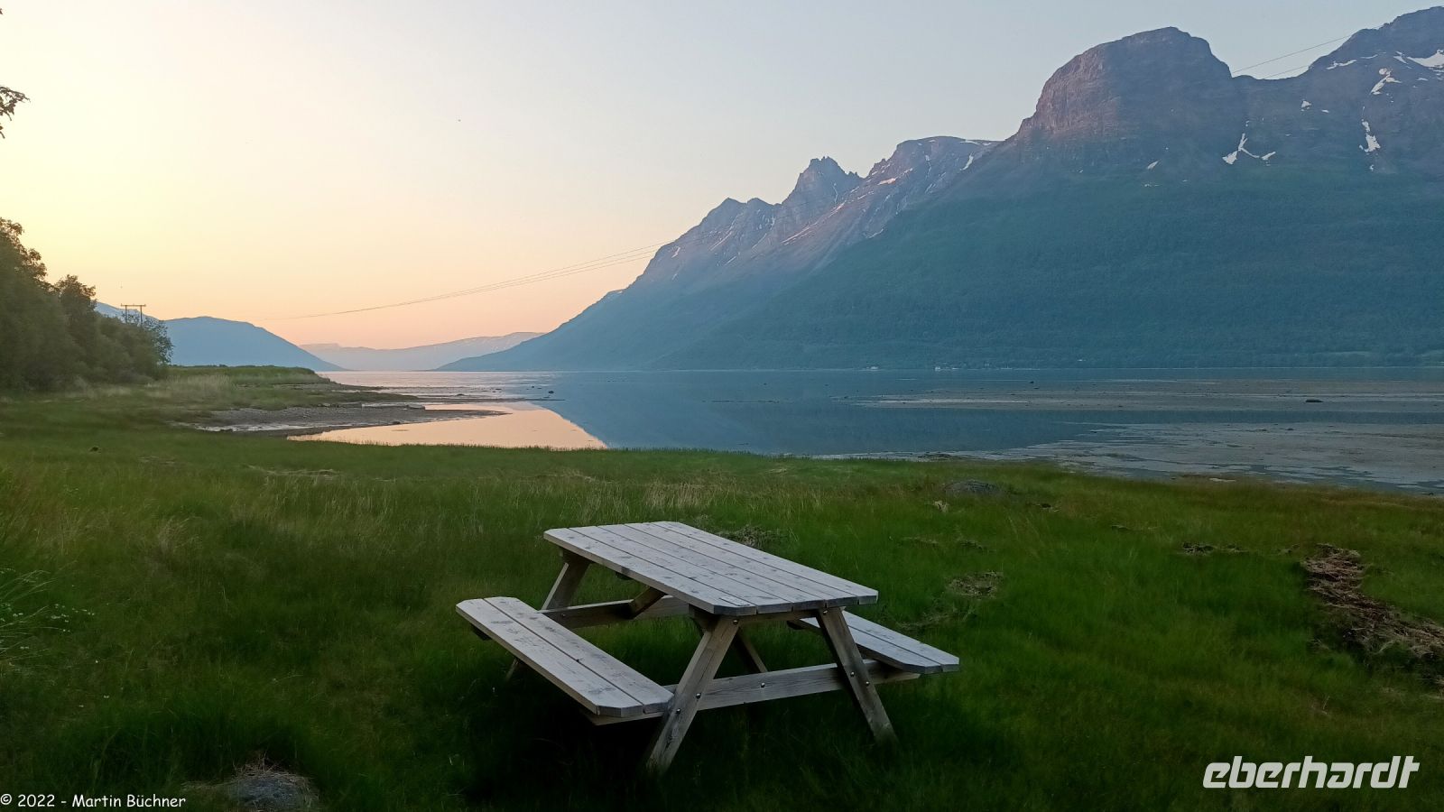 Mitternachtswanderung zum Gezeitenabhängigen Mündungsdelta des mäandrierenden Signaldalelven 