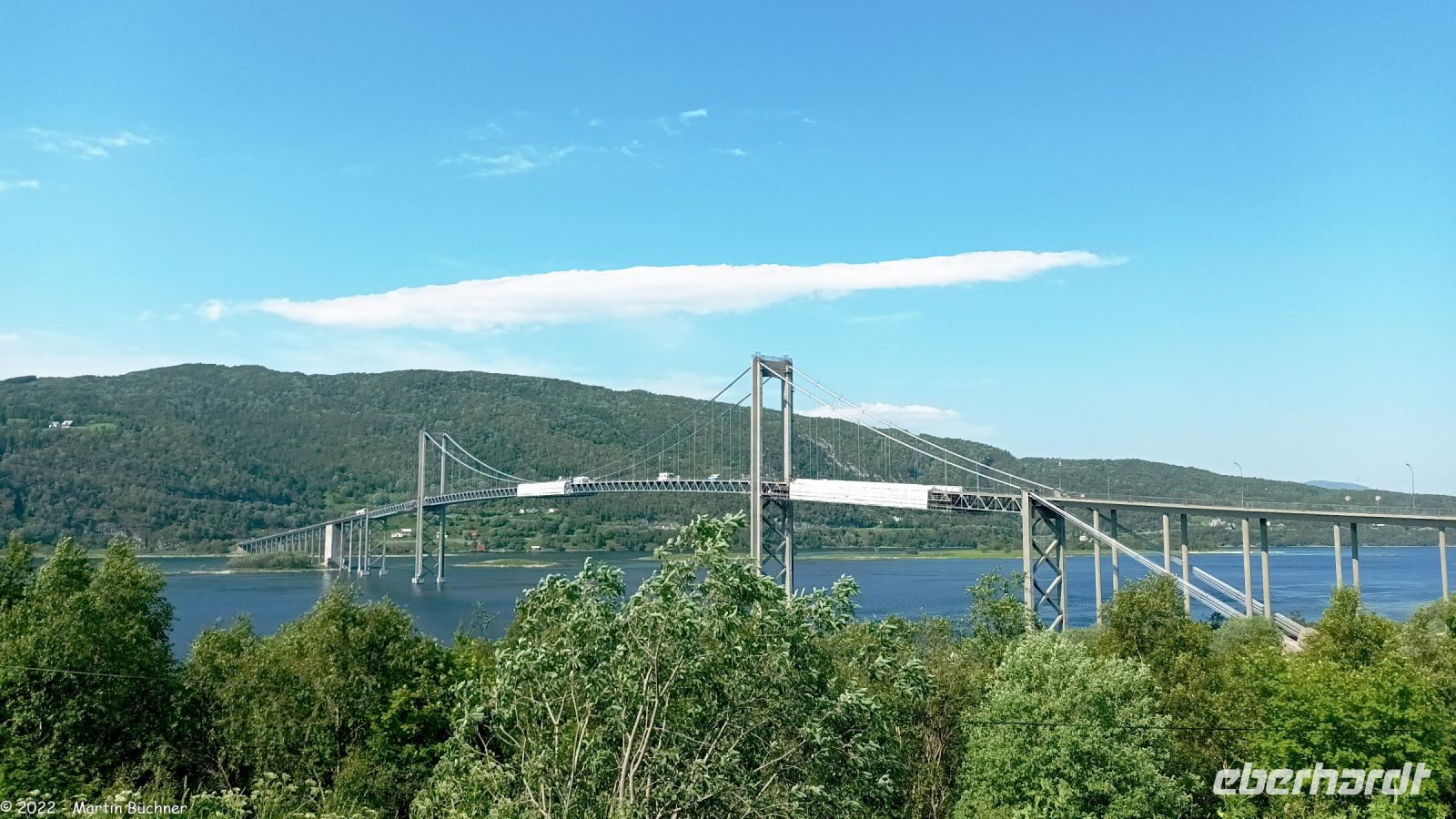 Die Tjelsund-Hängebrücke verbindet das Festland mit dem Vesterålen Archipel (E10)