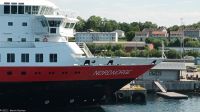 Bodø - Hauptort der Nordland fylke - Nordwärtsgehendes Hurtigrutenschiff (Postschiff) M/S Nordnorge
