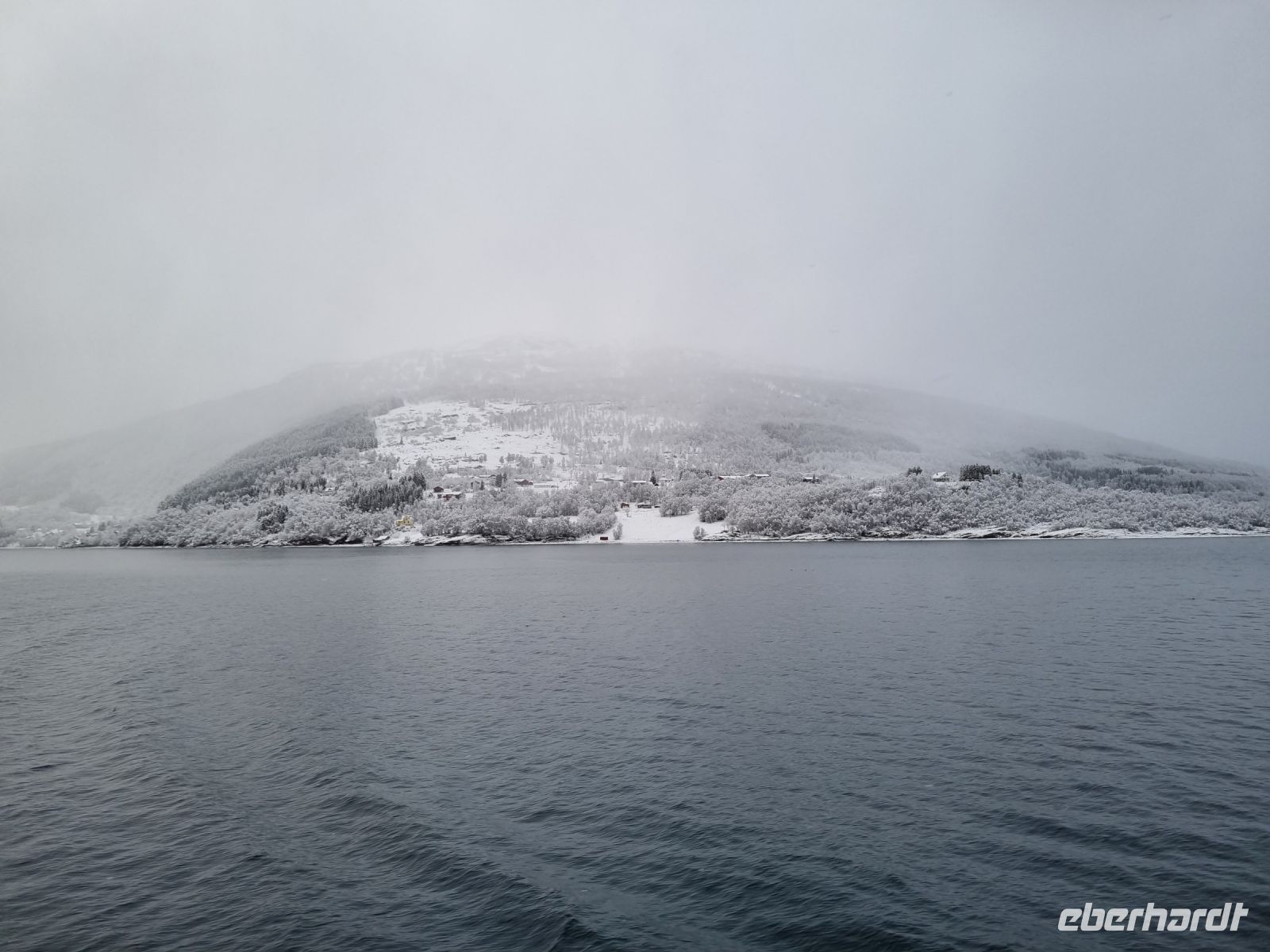 Fährüberfahrt über den Lyngenfjord