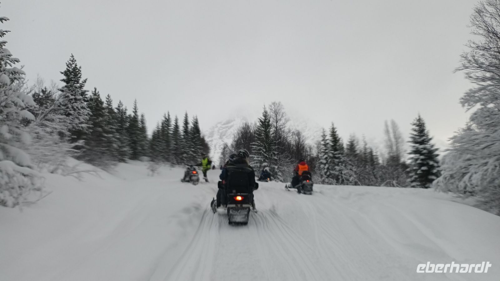 Schneemobilfahrt in den Lyngen-Alpen