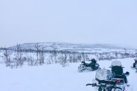 Schneemobilfahrt in den Lyngen-Alpen