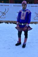 Ein Sami in traditioneller Tracht - dem Gakti