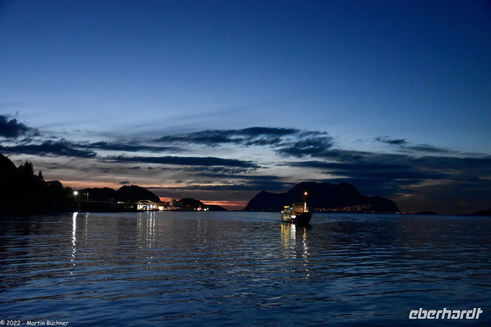 Auf dem Schiffe kehren unsere Ausflügler aus dem Hjørundfjord zurück (fakultativer Ausflug Hurtigruten)