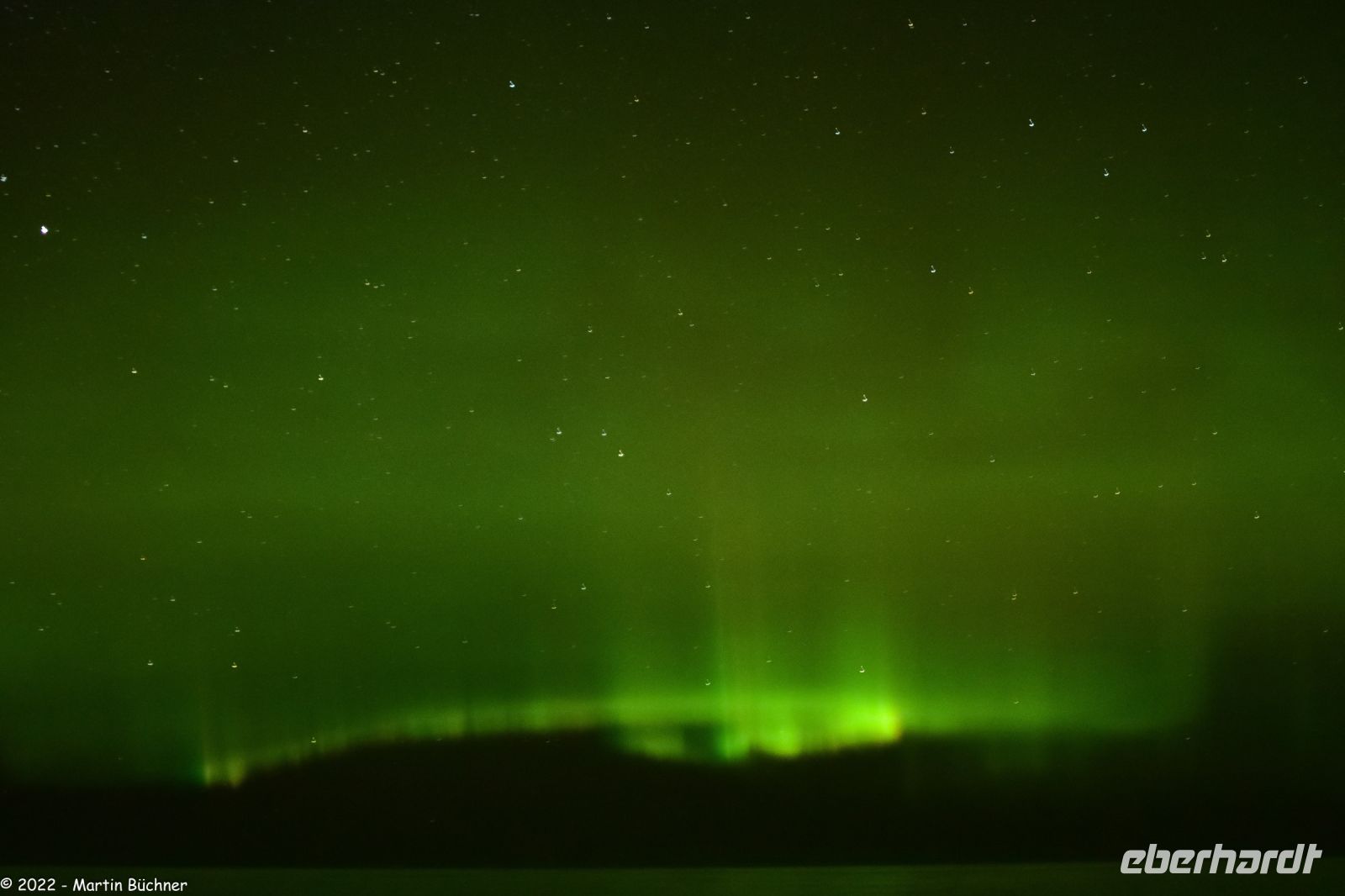 Polarlicht über offenen Seestrecke 