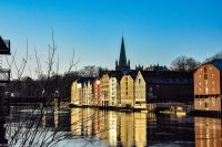 Trondheim - die historischen Speicherhäuser am Fluss Nid (Nidelven)