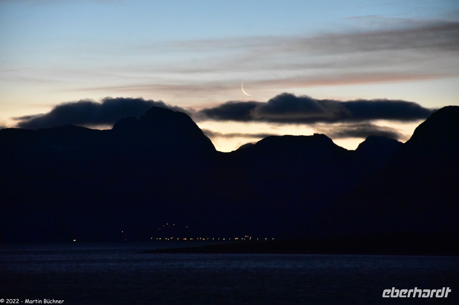 Hurtigruten - M/S Trollfjord - unterwegs entlang der Märchenküste Helgeland in der Provinz Nordland