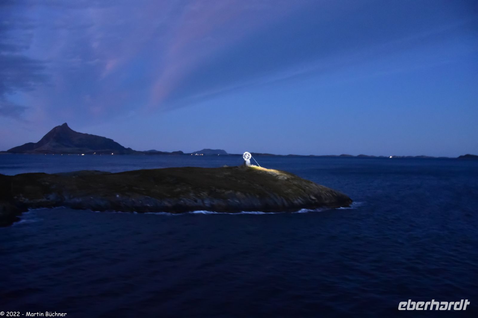 Hurtigruten - M/S Trollfjord - Polarkreis-Überquerung - unterwegs entlang der Märchenküste Helgeland in der Provinz Nordland