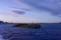 Hurtigruten - M/S Trollfjord - Polarkreis-Überquerung - unterwegs entlang der Märchenküste Helgeland in der Provinz Nordland
