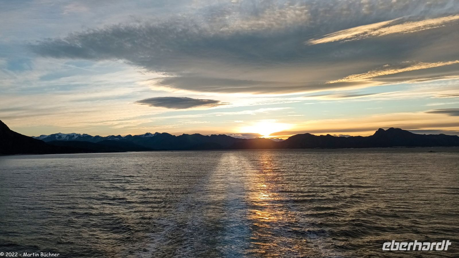 Hurtigruten - M/S Trollfjord - unterwegs entlang der Märchenküste Helgeland in der Provinz Nordland