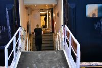 Hurtigruten - M/S Trollfjord - absolutes Niedrigwasser (Ebbe) macht das mit der Gangway manchmal kompliziert