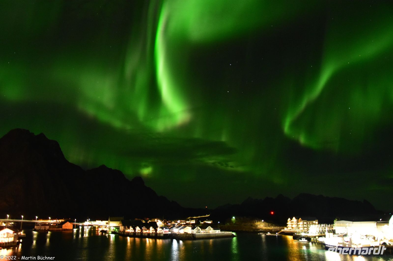 Polarlicht über Svolvær, Lofoten
