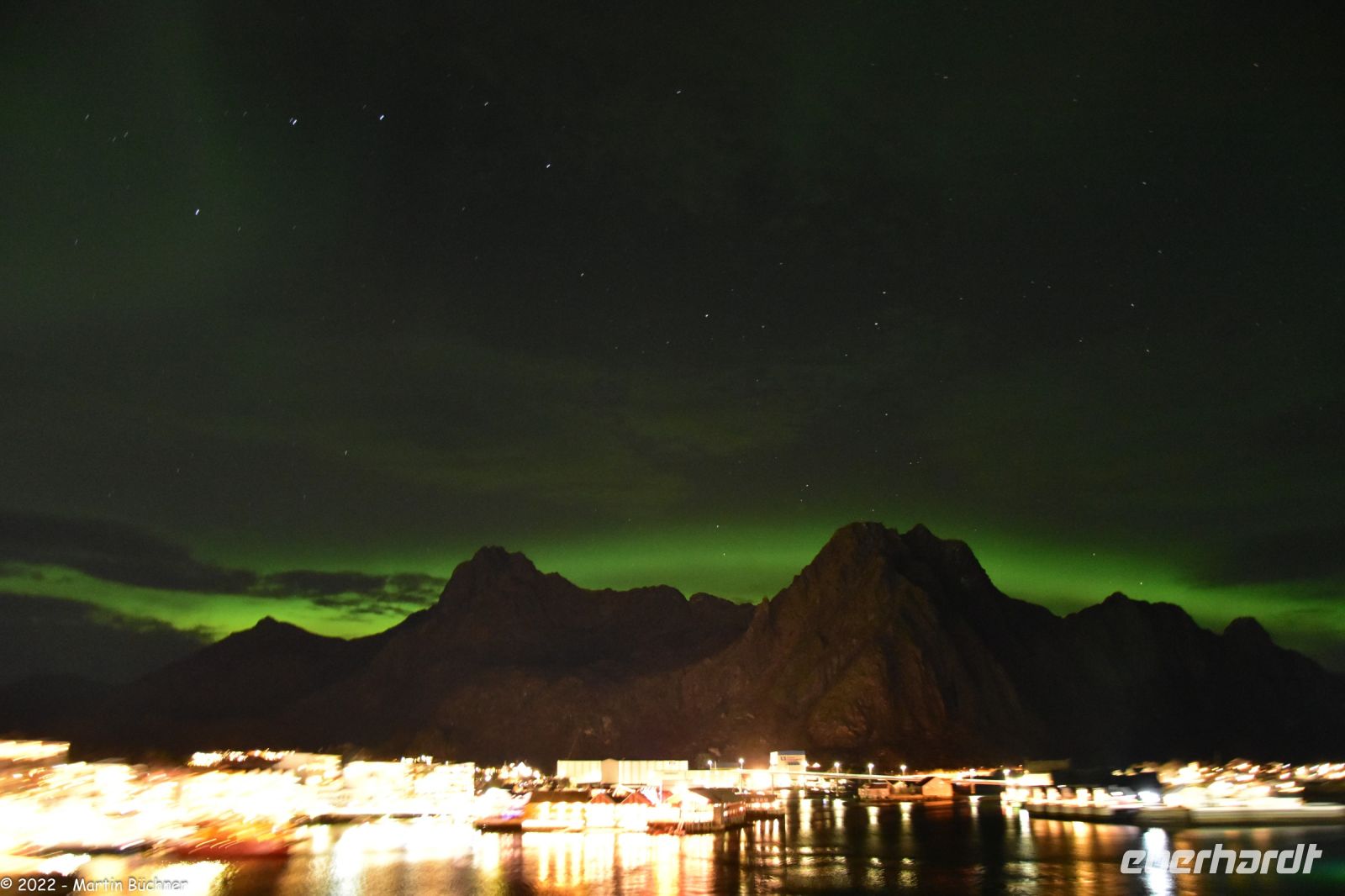 Polarlicht über Svolvær, Lofoten
