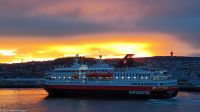 Morgenstimmung in Trondheim - Nordwärtsgehende Hurtigrute M/S Richard With