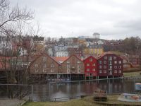 Hurtigruten - Trondheim - Speicherhäuser auf Stelzen 