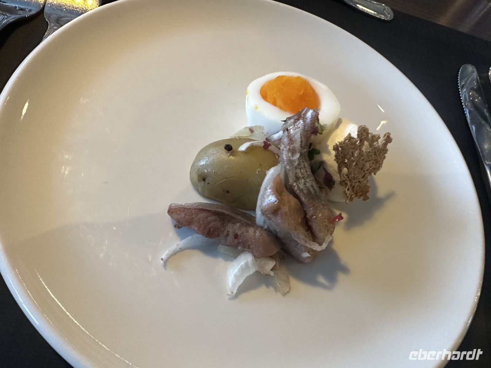 Abendessen - Vorspeise - Mrinierter Hering, saure Sahne, gekochte Eier, Zwiebeln