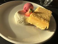 Abendessen - Nachtisch Nyr-Käsekuchen mit Himbeersorbet