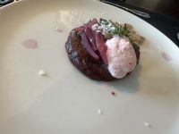 Abendessen - Vorspeise Rentiertartar mit Preiselbeercreme