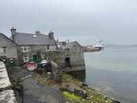 Lodberrie - Haus mit Lagerraum und eigenem Pier - Filmkulisse für die Krimireihe Mord auf Shetland