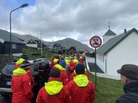 gemeinsamer Spaziergang in Elduvik