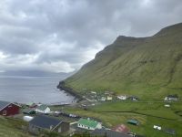 Blick auf das kleine Dorf Elduvik