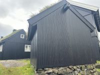 in Tórshavn sind viele Häuser schwarz angestrichen