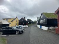 Blick in eine typische Straße von Tórshavn