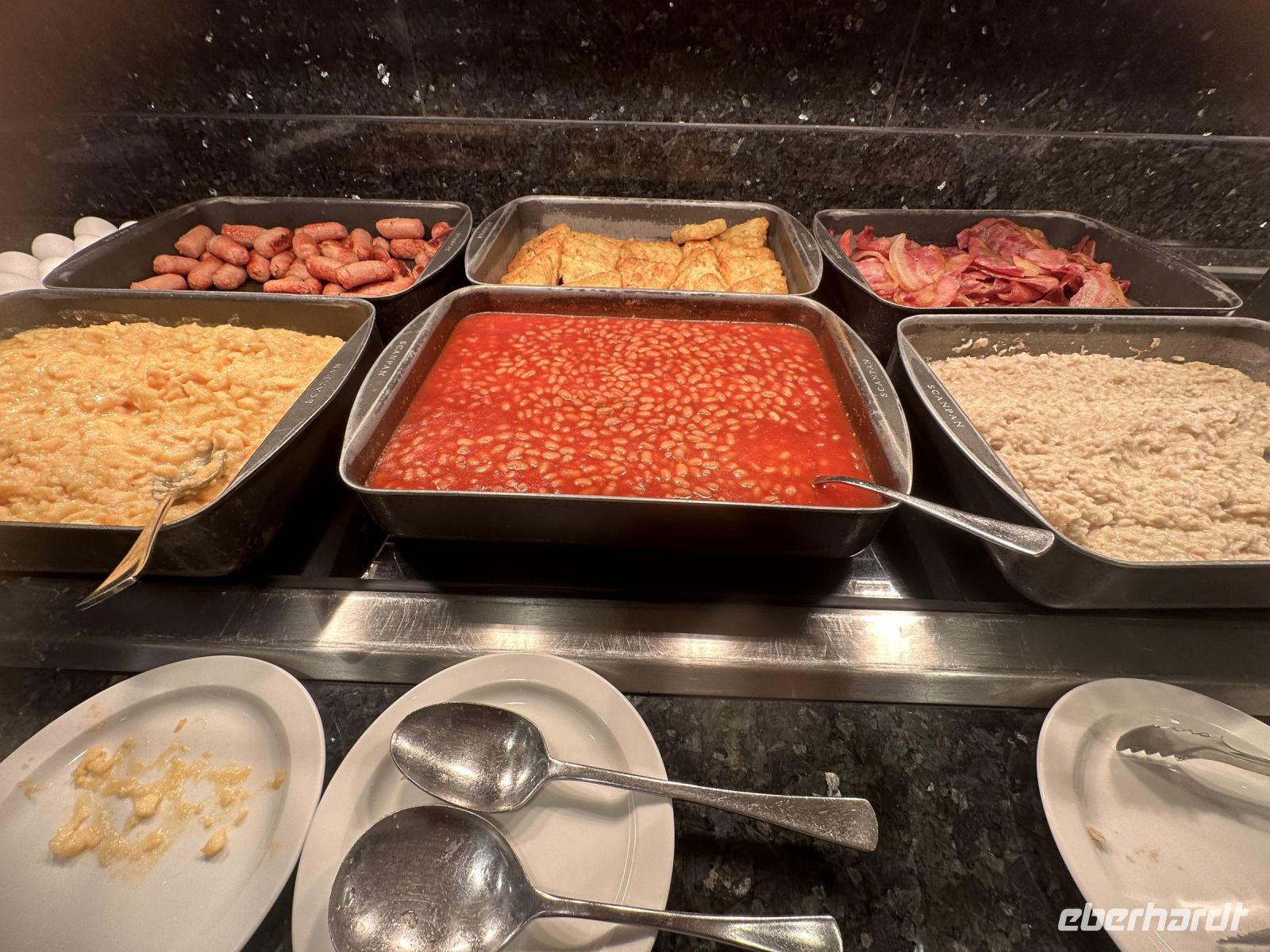 das Speiseangebot auf der MS Spitsbergen ist auch beim Frühstück üppig und international