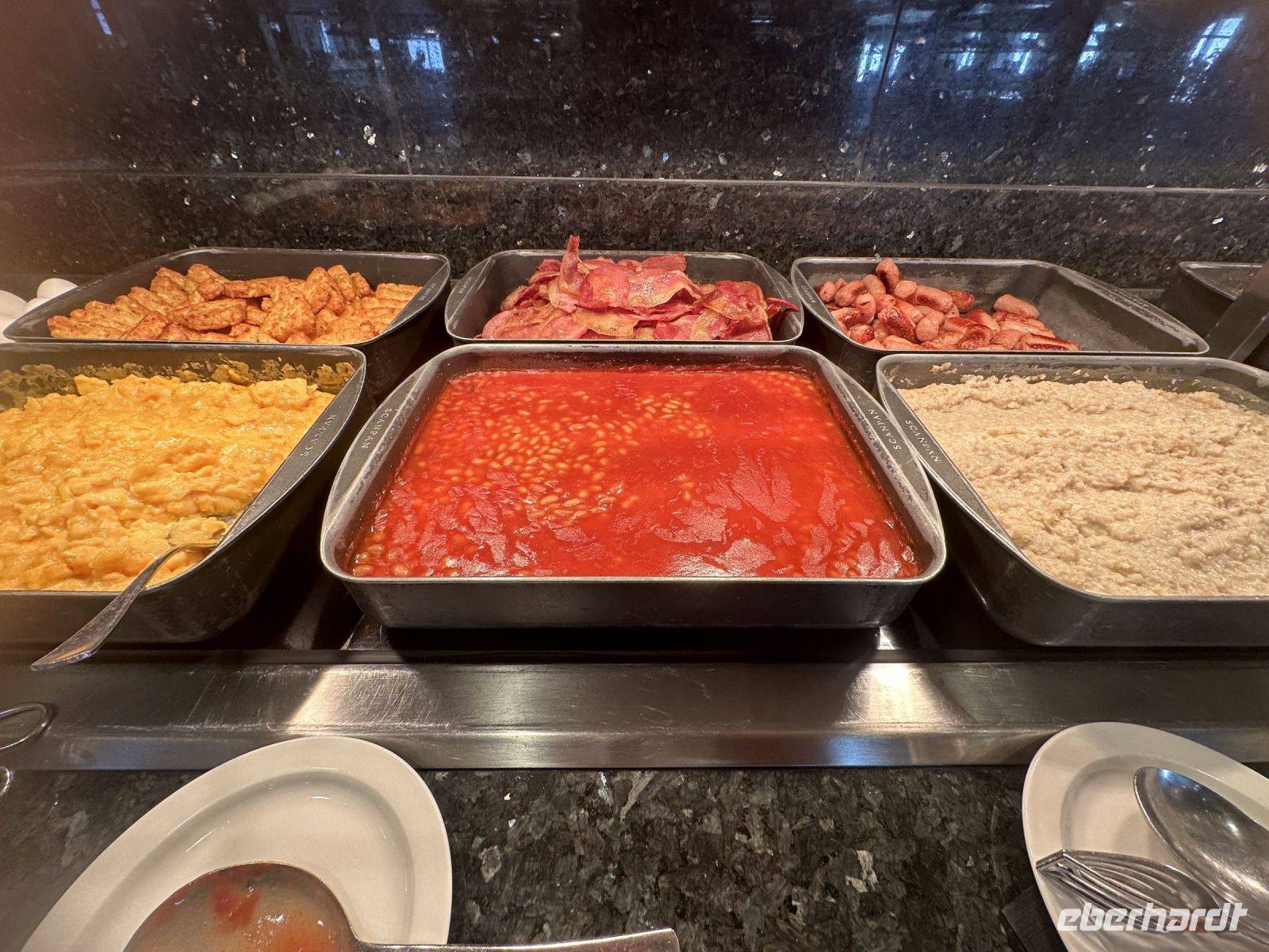 MS Spitsbergen - Frühstück mit Rührei und Speck