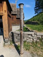 Freilichtmuseum Maihaugen in Lillehammer - alter Pranger am Kirchhof