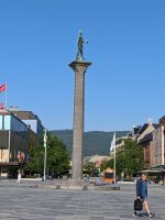 Olac-Tryggvason-Säule auf dem großen Markt in Trondheim