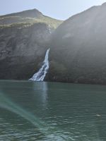 Fährschiff auf dem Geirangerfjord - Wasserfall 